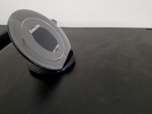 Unboxed Wireless Stand - Photo from S7 Edge